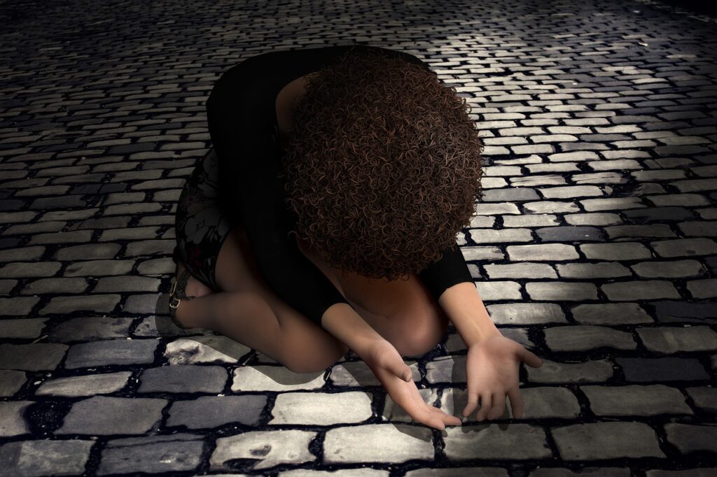 praying, kneel, woman-1713281.jpg